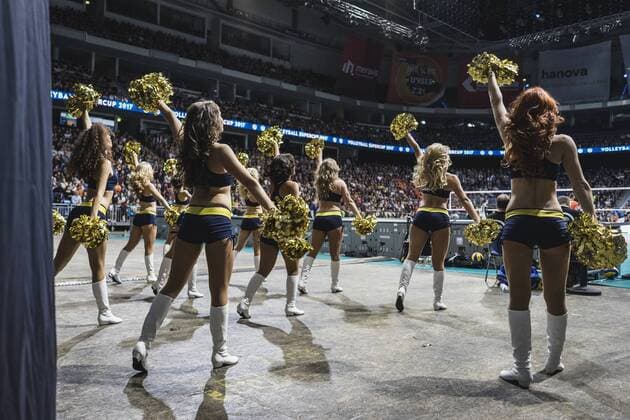 Hannover, Deutschland, 08.10.2017: Cheerleader beim Spiel zwischen VfB Friedrichshafen und Berlin Recycling Volleys beim Volleyball Supercup 2017.