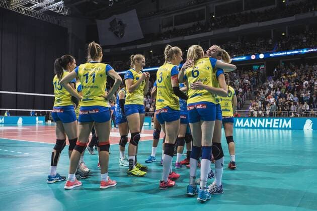 Hannover, Deutschland, 08.10.2017: Jubel Schwerin beim Spiel zwischen SSC Palmberg Schwerin und Allianz MTV Stuttgart beim Volleyball Supercup 2017.
