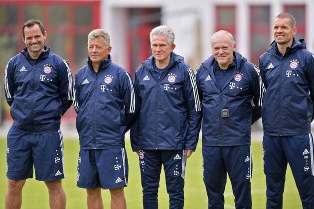 09.10.2017, Fussball 1. Bundesliga 2017 2018, FC Bayern München, 1.Training von Trainer Jupp Heynckes an der Säbenerstrasse. v.li: Torwart-Trainer Toni Tapalovic (FC Bayern München), Co Trainer Peter Hermann (Bayern München), Trainer Jupp Heynckes (FC Bayern München), Co-Trainer Hermann Gerland (FC Bayern München), Fitnesstrainer Dr. Holger Broich (Bayern München). 