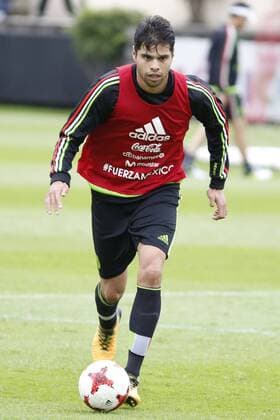 Fußball, WM Quali, Mexiko Training October 9, 2017 - EUM20171009DEP01.JPG.CIUDAD DE MEXICO Soccer Futbol-Seleccion Mexicana.- Este martes la seleccion mexicana visitara a su similar de Honduras en el Estadio Olimpico Metropolitano de San Pedro Sula para su ultimo compromiso de las eliminatorias de Concacaf rumbo al Mundial de Rusia 2018. En la imagen el central Nestor Araujo durante un entrenamiento en el CAR, el pasado 4 de octubre. Foto: Agencia EL UNIVERSAL EVZ Latin News: October 9, 2017  - ZUMAu78_ 20171009_zaf_u78_005 Copyright: xAgustinxSalinasx