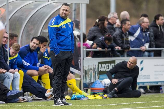 ELSPEET - Elspeet - Veluwezoom, voetbal 4e klasse zaterdag, seizoen 2015-2016, Sportpark Op de Heide, 30-04-2016, Veluwezoom trainer Jhon van Beukering Elspeet - Veluwezoom