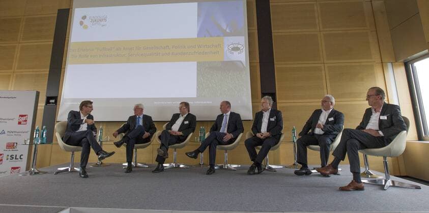 Bundesliga Zukunftsgipfel 2017 Koeln Deutschland Datum: 10.10.2017 Von links: Claus Strunz Reinhard Rauball Dr. Rainer Koch Stephan Schippers Prof. Dr. Alfons Madeja Michael Weppler Alfred Draxler