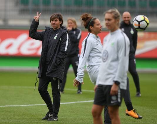 Wolfsburg vs Atletico Madrid, CL Frauen Wolfsburg, Deutschland 10.10.2017, FUßBALL - VfL Wolfsburg vs Atletico Madrid, UEFA Frauen Champions League, Pressekonferenz,Training, Saison 2017-18. Bild zeigt: Co-Trainerin Ariane Hingst (VfL Wolfsburg) Wolfsburg