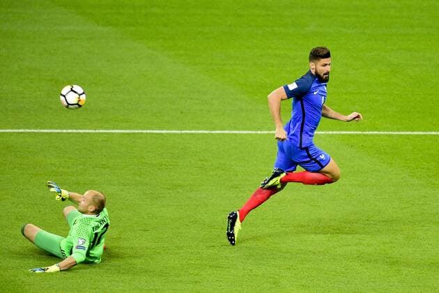 Olivier Giroud France vs Sergei Tchernik Bielorussie FOOTBALL France vs Bielorussie Qualifications St Denis 10 10 2017 JBAutissier Panoramic 