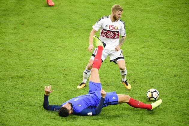 Bilder des Tages - SPORT Olivier Giroud France vs Nikita Korzoune Bielorussie FOOTBALL France vs Bielorussie Qualifications St Denis 10 10 2017 JBAutissier Panoramic 