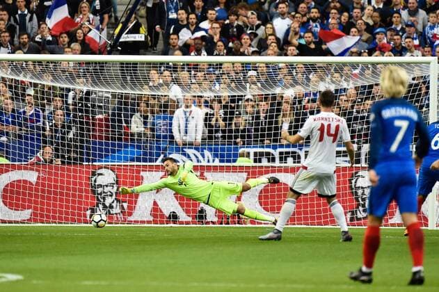 Arret Hugo Lioris fr FOOTBALL France vs Bielorussie Match de Qualification Coupe du Monde 2018 St Denis 10 10 2017 ThierryBreton Panoramic 