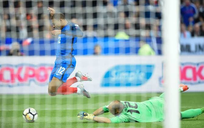Bilder des Tages - SPORT K Mbappe France S Tchernik Bielorussie FOOTBALL France vs Bielorussie Qualification coupe du monde Paris 10 10 2017 FedericoPestellini Panoramic 