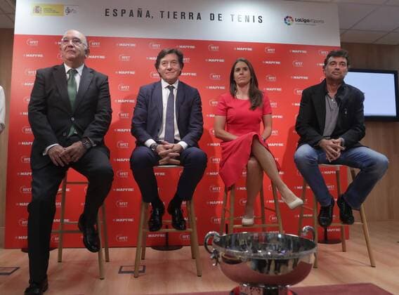 Spanish Tennis Federation s President, Miguel Diaz (L), and Spanish Secretary of State for Sports, Jose Ramon Lete (2-L), present former tennis players Sergi Bruguera (R) as new Spanish team s captain for Davis Cup and Anabel Medina (2-R) as new Fed Cup s Spanish team captain during a press conference PK Pressekonferenz held in Madrid, Spain, 11 October 2017. Bruguera and Medina replaces Conchita Martinez (unseen) who was captain of both teams. PRESENTATION OF NEW CAPTAINS OF SPANISH TEAMS FOR DAVIS CUP AND FED CUP !ACHTUNG: NUR REDAKTIONELLE NUTZUNG!  Copyright: xZIPIx GR3002 20171011-636433294912721482