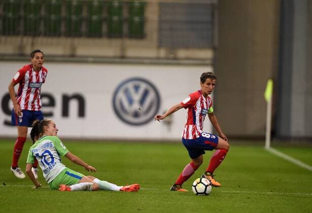 Tessa Wullaert (Wolfsburg, 10), Sonia Bermudez (Madrid) , Fussball, UEFA Women Champions League, VfL Wolfsburg - Atletico Madrid