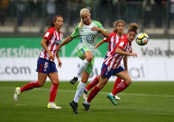 Wolfsburg vs Atletico Madrid, CL Frauen Wolfsburg, Deutschland 11.10.2017, FUßBALL - VfL Wolfsburg vs Atletico Madrid, 1 32 Finale, UEFA Frauen Champions League, Saison 2017-18. Bild zeigt: Pernille Harder (VfL Wolfsburg) Wolfsburg