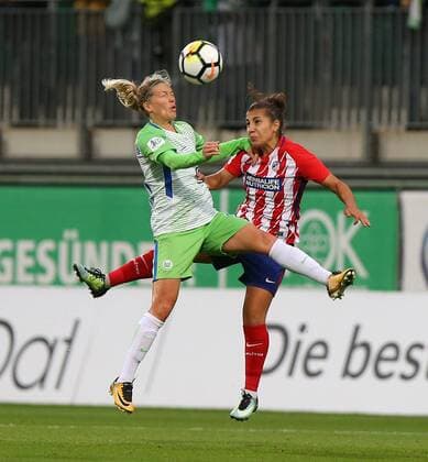 Wolfsburg vs Atletico Madrid, CL Frauen Wolfsburg, Deutschland 11.10.2017, FUßBALL - VfL Wolfsburg vs Atletico Madrid, 1 32 Finale, UEFA Frauen Champions League, Saison 2017-18. Bild zeigt: Lara Dickenmann (VfL Wolfsburg) Wolfsburg