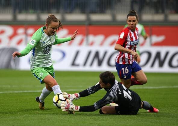 Wolfsburg vs Atletico Madrid, CL Frauen Wolfsburg, Deutschland 11.10.2017, FUßBALL - VfL Wolfsburg vs Atletico Madrid, 1 32 Finale, UEFA Frauen Champions League, Saison 2017-18. Bild zeigt: Caroline Graham Hansen (VfL Wolfsburg) Wolfsburg