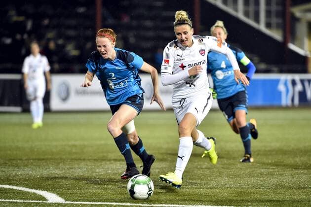 171011 Olimpia Clujs Emily Victoria Richardson och Rosengards Anja Mittag under fotbollsmatchen i Champions League mellan Rosengard och Olimpia Cluj den 11 oktober 2017 i Malmö.  Copyright: ChristianxÖrnberg BB171011CO001