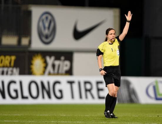 Schiedsrichterin Justina Lavrenovaite (LTU) , Fussball, UEFA Women Champions League, VfL Wolfsburg - Atletico Madrid