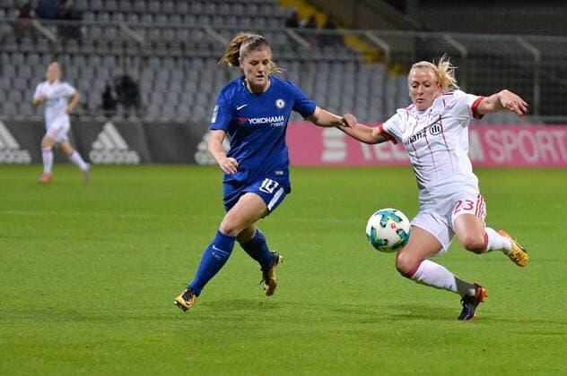 Mandy Islacker (FC Bayern Muenchen) im Zweikamf mit Maren Mjelde (FC Chelsea) München (Munich), Deutschland (Germany), 11.10.2017, Fussball, UEFA Women s Champions League, FC Bayern München - FC Chelsea,