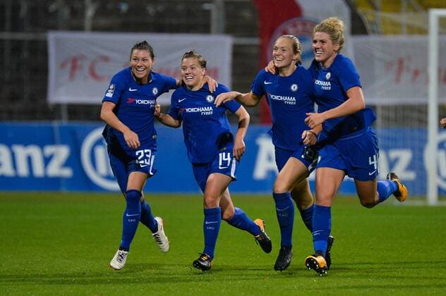 Torjubel nach dem 1:0 durch Fran Kirby (FC Chelsea) beim FC Chelsea: Ramona Bachmann (FC Chelsea), Fran Kirby (FC Chelsea), Magdalena Eriksson (FC Chelsea), Millie Bright (FC Chelsea) München (Munich), Deutschland (Germany), 11.10.2017, Fussball, UEFA Women s Champions League, FC Bayern München - FC Chelsea,