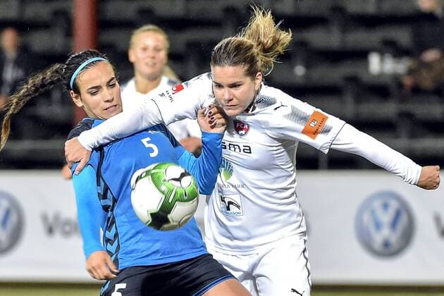 171011 Olimpia Clujs Teodora Meluta och Rosengards Hanna Folkesson under fotbollsmatchen i Champions League mellan Rosengard och Olimpia Cluj den 11 oktober 2017 i Malmö.  Copyright: ChristianxÖrnberg BB171011CO032