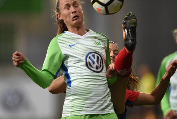 Caroline Graham Hansen (Wolfsburg, 26), Viola Calligaris (Madrid) , Fussball, UEFA Women Champions League, VfL Wolfsburg - Atletico Madrid
