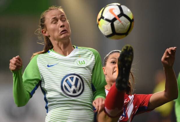 Caroline Graham Hansen (Wolfsburg, 26), Viola Calligaris (Madrid) , Fussball, UEFA Women Champions League, VfL Wolfsburg - Atletico Madrid