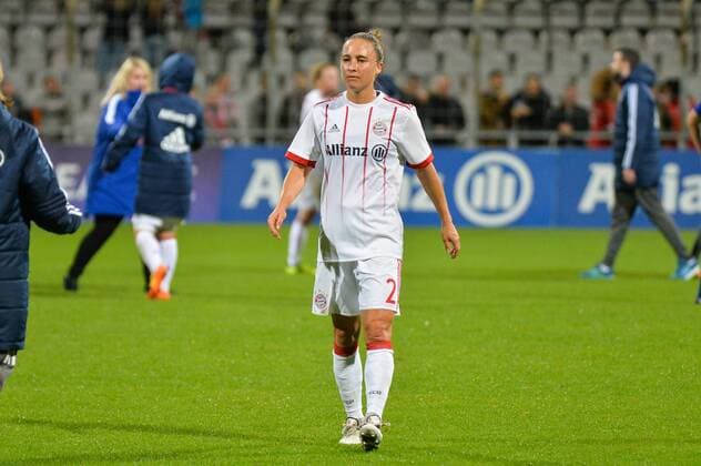 Gina Lewandowski (FC Bayern Muenchen) enttäuscht, frustriert, weinend München (Munich), Deutschland (Germany), 11.10.2017, Fussball, UEFA Women s Champions League, FC Bayern München - FC Chelsea,