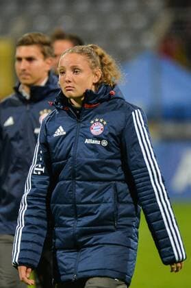 Verena Wieder (FC Bayern Muenchen) enttäuscht, frustriert, weinend München (Munich), Deutschland (Germany), 11.10.2017, Fussball, UEFA Women s Champions League, FC Bayern München - FC Chelsea,