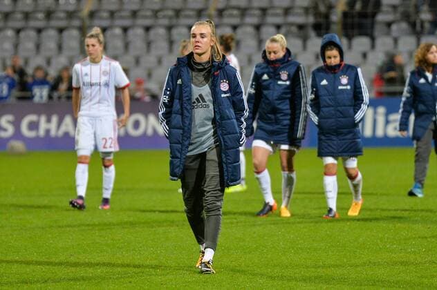 Jill Roord (FC Bayern Muenchen) enttäuscht, frustriert, weinend München (Munich), Deutschland (Germany), 11.10.2017, Fussball, UEFA Women s Champions League, FC Bayern München - FC Chelsea,