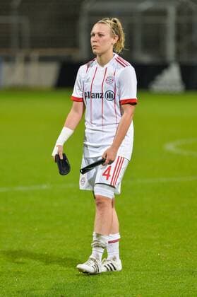 Kristin Demann (FC Bayern Muenchen) enttäuscht, frustriert, weinend München (Munich), Deutschland (Germany), 11.10.2017, Fussball, UEFA Women s Champions League, FC Bayern München - FC Chelsea,