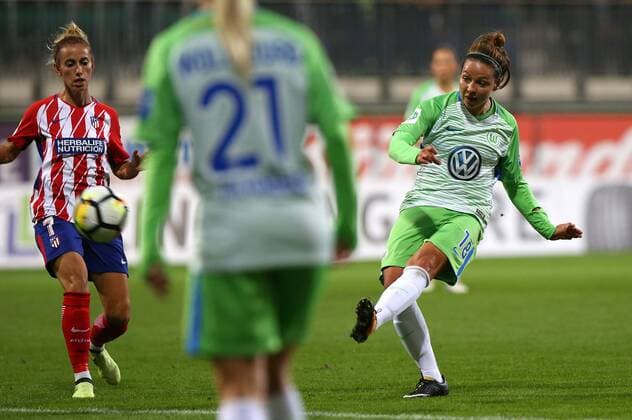 Wolfsburg vs Atletico Madrid, CL Frauen Wolfsburg, Deutschland 11.10.2017, FUßBALL - VfL Wolfsburg vs Atletico Madrid, 1 32 Finale, UEFA Frauen Champions League, Saison 2017-18. Bild zeigt: Vanessa Bernauer (VfL Wolfsburg) Wolfsburg