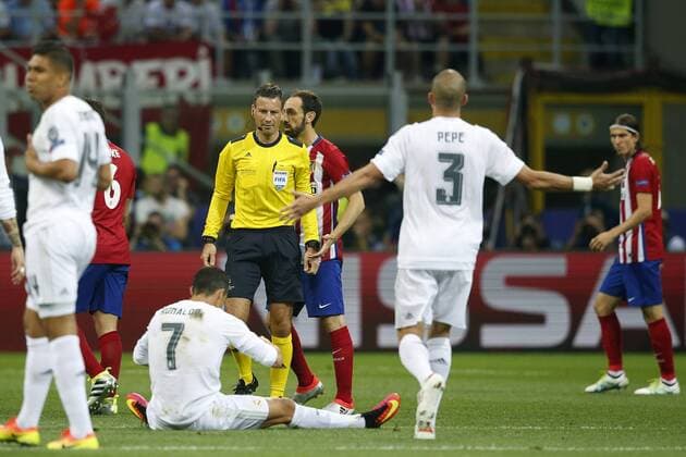 MILAAN, 28-05-2016 , Stadion San Siro , seizoen 2015 2016 , Champions League Finale Real Madrid - Atletico Madrid 1-1. Real wint na strafschoppen. Scheidsrechter Mark Clattenburg (ENG) Real Madrid - Atletico Madrid