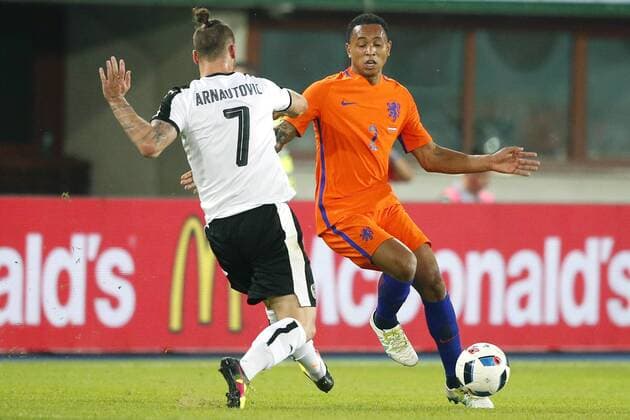 WENEN, 04-06-2016 , Ernst Happelstadion oefeninterland Oostenrijk - Nederland 0-2. Kenny Tete in duel met Marko Arnautovic oostenrijk - nederland
