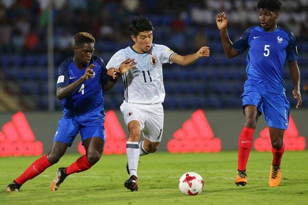 (L-R) Oumar Solet (FRA), Taisei Miyashiro (JPN), William Bianda (FRA), OCTOBER 11, 2017 - Football Soccer : FIFA U-17 World Cup India 2017 Group E match between France 2-1 Japan at Indira Gandhi Athletic Stadium in Guwahati, India. Noxthirdxpartyxsales  (tsra005583)