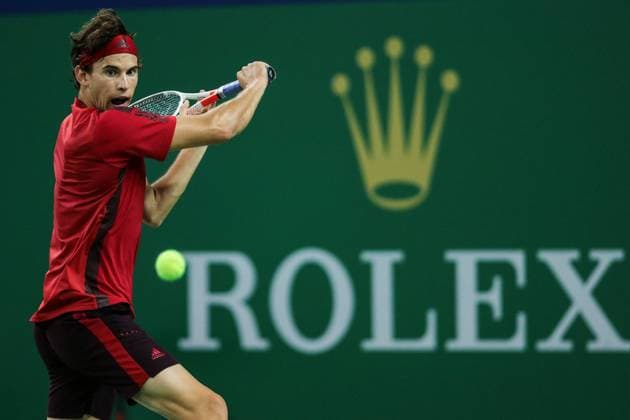 Bilder des Tages - SPORT Dominic Thiem of Austria returns a shot to Viktor Troicki of Serbia in their second round match of men s singles during the Shanghai Rolex Masters tennis tournament in Shanghai, China, 11 October 2017. Viktor Troicki defeated Dominic Thiem 2-1 (6-3, 3-6, 7-6). Viktor Troicki beats Dominic Thiem during Shanghai Rolex Masters tennis tournament  pbu693998_13