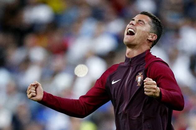 Fußball, EM Finale 2016 in Paris, Portugal - Frankreich 1:0 SAINT DENIS, 10-07-2016 , Stade de France , EK voetbal 2016 Euro 2106 , EK finale Portugal - Frankrijk. Portugal wint met 1-0 in de verlenging. Blijdschap bij Cristiano Ronaldo Portugal - Frankrijk