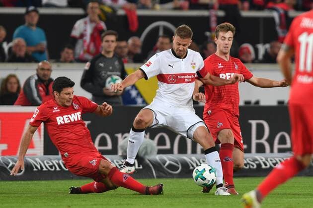 v.li:Milos JOJIC (1.FC Koeln),Simon Terodde (VFB Stuttgart),Lukas KLUENTER (1.FC Koeln),Aktion,Zweikampf. Fussball 1. Bundesliga, 8.Spieltag,Spieltag08, VFB Stuttgart-1.FC Koeln 2-1, am 13.10..2017 in Stuttgart Deutschland. MERCEDES BENZ ARENA.