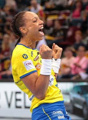 14.10.2017, Deutschland, Ludwigsburg, Deutschland, Handball Championsleague Frauen Saison 2017 2018 SG BBM Bietigheim vs. Metz Handball: Beatrice Edwige (Metz) jubelt, Jubel ballt die Fäuste.