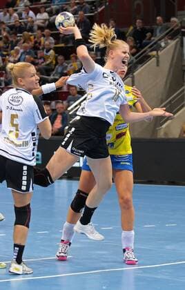 14.10.2017, Deutschland, Ludwigsburg, Deutschland, Handball Championsleague Frauen Saison 2017 2018 SG BBM Bietigheim vs. Metz Handball: am Ball Kim Naidzinavicius (BBM)