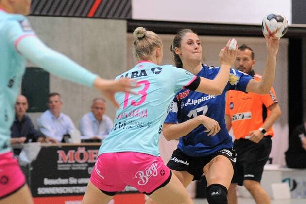 Alicia Stolle (HSG Blomberg-Lippe 17) gegen Shenia Minevskaja (TusSis Metzingen 13) Handball,Women,EHF-Cup,Round 2 Spiel,14.10.2017, Foto:TBaur Eibner Metzingen Copyright: xBaurT Eibner-Pressefotox EP_ToBa