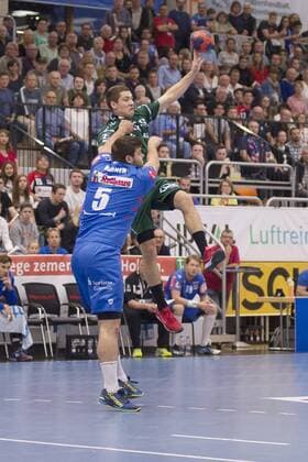 Wagner, Tobias 05 (HBW Balingen+Weilstetten), Mueller, Jerome 27 (HG Saarlouis), HBW Balingen-Weilstetten vs. HG Saarlouis, Handball, 2. Bundesliga, Maenner, 14.10.2017, Balingen Copyright: xEibner-Pressefoto NicolasxWoernx EP_NWN