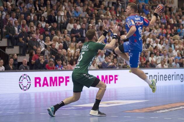 Strobel, Martin 15 (HBW Balingen+Weilstetten), Torschuss, HBW Balingen-Weilstetten vs. HG Saarlouis, Handball, 2. Bundesliga, Maenner, 14.10.2017, Balingen Copyright: xEibner-Pressefoto NicolasxWoernx EP_NWN