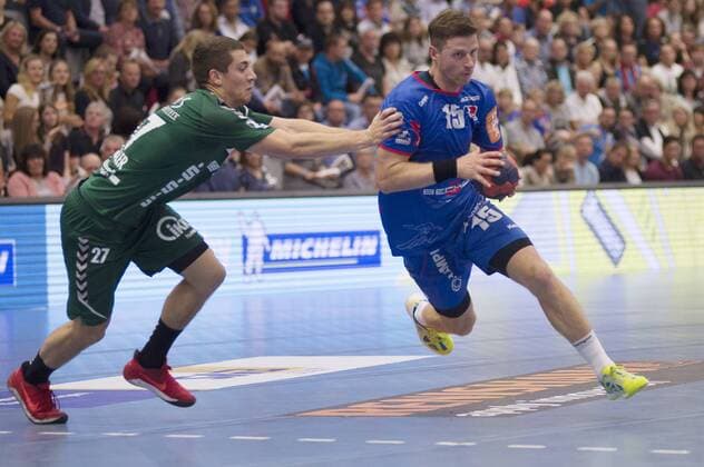 Strobel, Martin 15 (HBW Balingen+Weilstetten), Zweikampf, HBW Balingen-Weilstetten vs. HG Saarlouis, Handball, 2. Bundesliga, Maenner, 14.10.2017, Balingen Copyright: xEibner-Pressefoto NicolasxWoernx EP_NWN