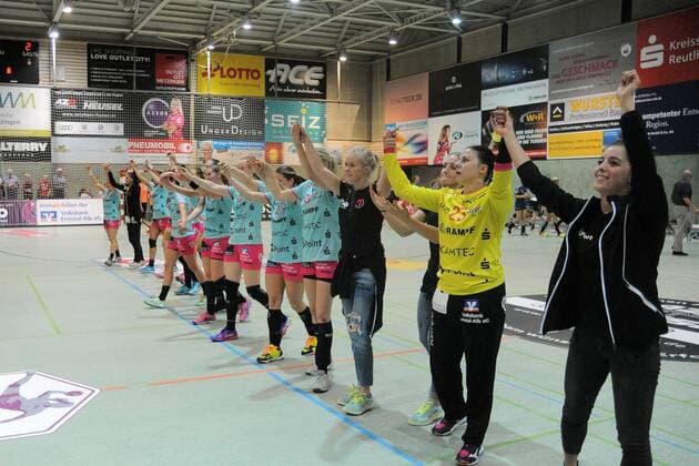 die TusSies jubel ueber den ersten Sieg in Europa Handball,Women,EHF-Cup,Round 2 Spiel,14.10.2017, Foto:TBaur Eibner Metzingen Copyright: xBaurT Eibner-Pressefotox EP_ToBa