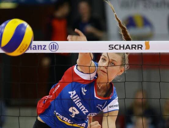Bilder des Tages - SPORT Stuttgart , Volleyball Bundesliga , Allianz MTV Stuttgart vs. Ladies in Black Aachen , Nika Daalderop ( Allianz )