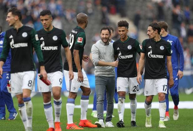 14.10.2017, Fussball GER, 1. Bundesliga Saison 2017 2018, 8. Spieltag, Hertha BSC Berlin - FC Schalke 04 0:2, v.re., Benjamin Stambouli (Schalke 04), Thilo Kehrer (Schalke 04), Trainer Domenico Tedesco (FC Schalke 04), Naldo (FC Schalke 04), Franco Di Santo (FC Schalke 04), Leon Goretzka (Schalke 04)