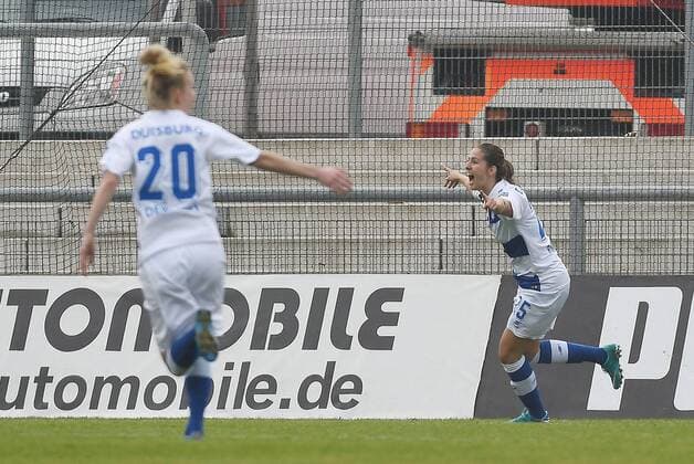 15.10.2017, xpsx, Fussball 1.Bundesliga Frauen, 1.FFC Frankfurt - MSV Duisburg, emspor v.l. celebrate the goal, Torjubel zum 0:1 für Duisburg Torschützin Pia Rijsdijk (MSV Duisburg) Frankfurt am Main