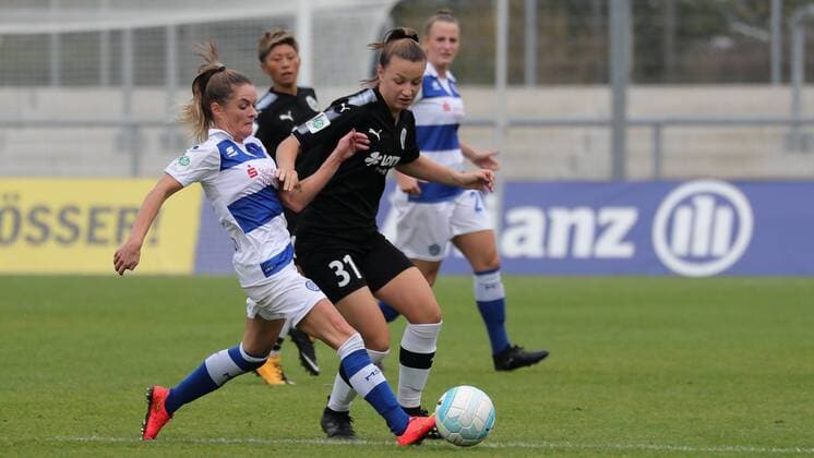 v.li.: Stefanie Weichelt (MSV, 19), Tanja Pawollek (Frankfurt, 31), Zweikampf, Duell, duel, tackle, tackling, Dynamik, Action, Aktion, Fussball, Allianz Frauen-Bundesliga, 1. FFC Frankfurt - MSV Duisburg,