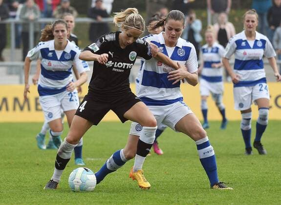 15.10.2017, xpsx, Fussball 1.Bundesliga Frauen, 1.FFC Frankfurt - MSV Duisburg, emspor v.l. Jackie Groenen (1.FFC Frankfurt), Eshly Bakker (MSV Duisburg) Frankfurt am Main