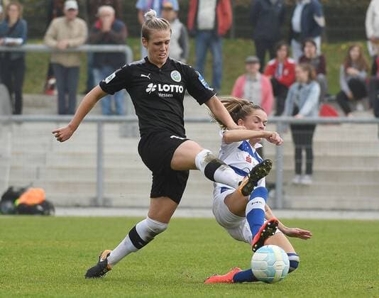 15.10.2017, xpsx, Fussball 1.Bundesliga Frauen, 1.FFC Frankfurt - MSV Duisburg, emspor v.l. Sophie Schmidt (1.FFC Frankfurt), Eshly Bakker (MSV Duisburg) Frankfurt am Main