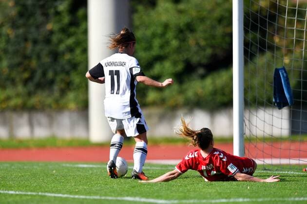 Kelly Simmons (Borussia Mönchengladbach) auf dem Weg zum 4:2, Fussball, 2. Frauen-Bundesliga, Borussia Mönchengladbach - USV Jena 2,