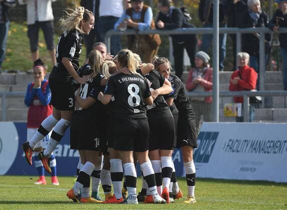 15.10.2017, xpsx, Fussball 1.Bundesliga Frauen, 1.FFC Frankfurt - MSV Duisburg, emspor v.l. celebrate the goal, Torjubel zum 2:1 für Frankfurt Torschützin Lise Munk (1.FFC Frankfurt) Frankfurt am Main