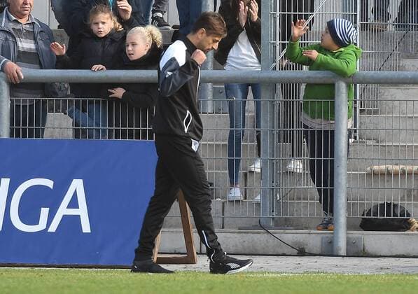 15.10.2017, xpsx, Fussball 1.Bundesliga Frauen, 1.FFC Frankfurt - MSV Duisburg, emspor v.l. jubel nach dem Sieg Trainer Niko Arnautis (1.FFC Frankfurt) Frankfurt am Main